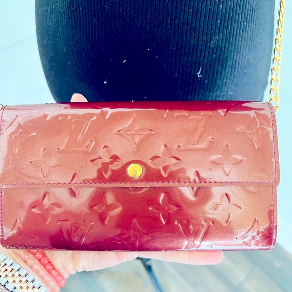 SOLD-Authentic Louis Vuitton Vernis Portefeuille Sarah Wallet Purple - Picture 2 of 14